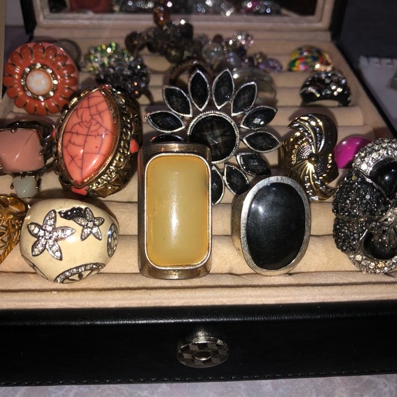 A bulk lot of 20 used rings - Picture 2 of 5